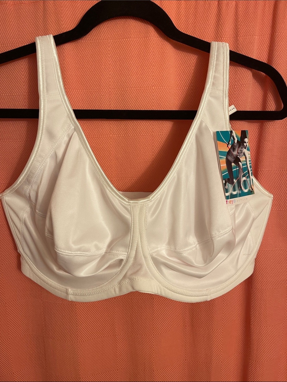 Freya White Supportive Underwire Sports Bra with Full Coverage